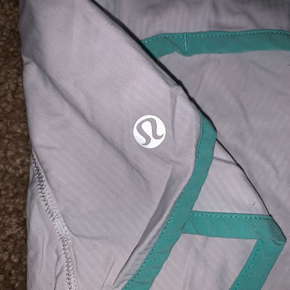 White Lululemon mid rise speed up shorts - Picture 4 of 4